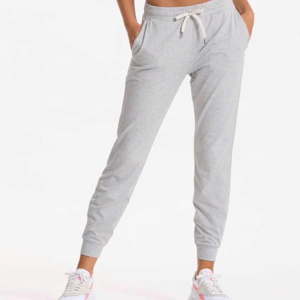 Vuori Performance Jogger- Mid-rise